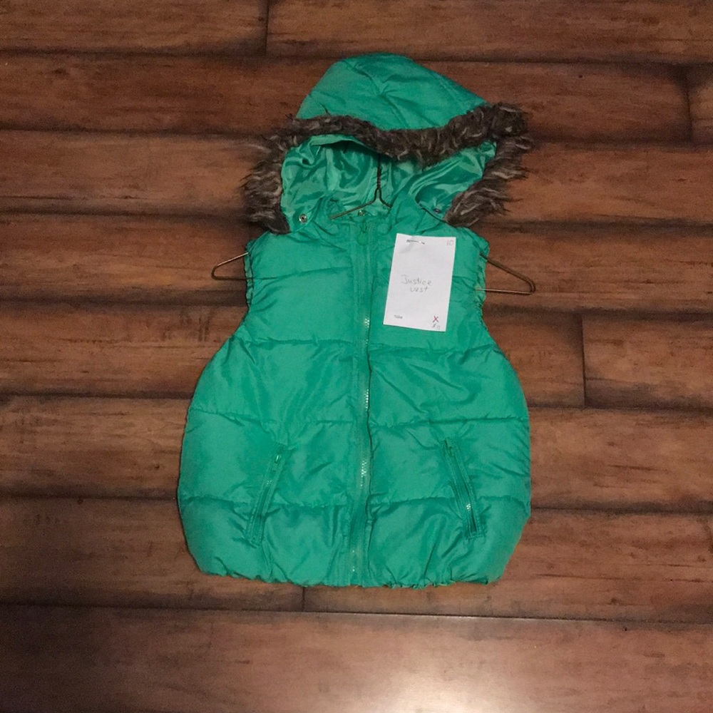 justice green vest size 10